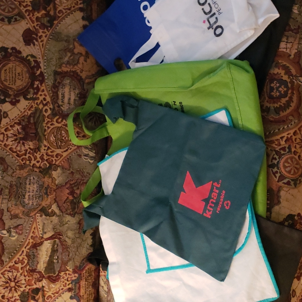 7 small totes